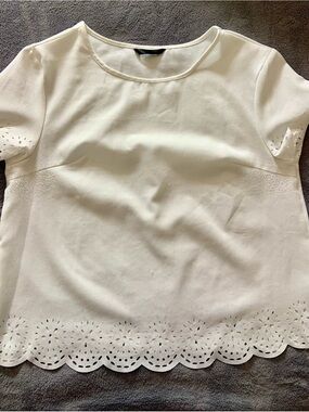 SHEIN Cream Short Sleeve Eyelet Hem Blouse